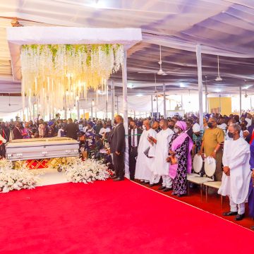 Governor Makinde attends  the funeral of our former Governor, Alao-Akala in Ogbomoso.