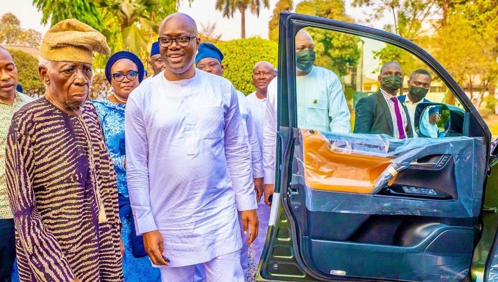 Makinde visits former Governor with a big surprise