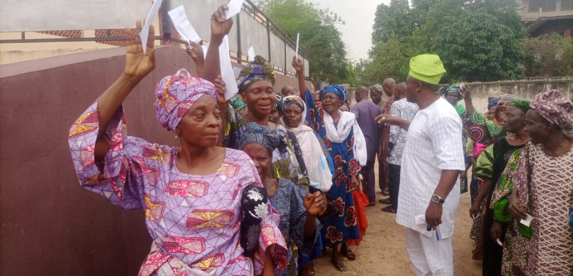 Prayers & Endorsements as ODIDI OMO gives cash gifts to Senior Citizens