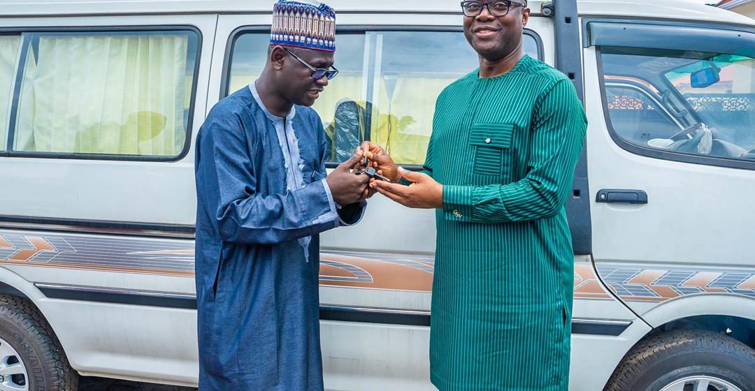 2022 RAMADAN LECTURE: Makinde Donates Bus To Guest Lecturer, Give Hajj Slots To Others