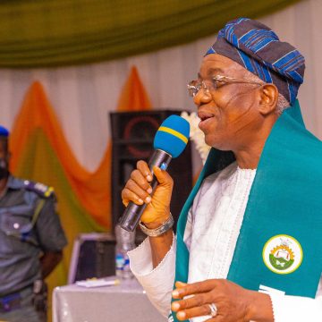 Oyo Deputy Governor Defects To APC Oyo Deputy Governor Defects To APC