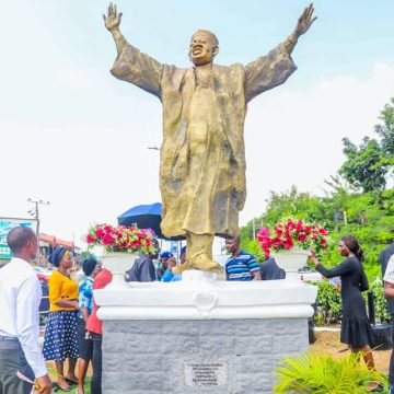 Nigeria’s Icon Of Democracy: Oyo Government Unveils Majestic Statue Of Late MKO Abiola Nigeria’s Icon Of Democracy: Oyo Government Unveils Majestic Statue Of Late MKO Abiola