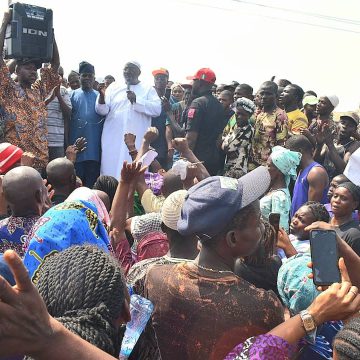 Odidi omo visits fire outbreak scene at Apata, assures relief funds for affected shop owners Odidi omo visits fire outbreak scene at Apata, assures relief funds for affected shop owners