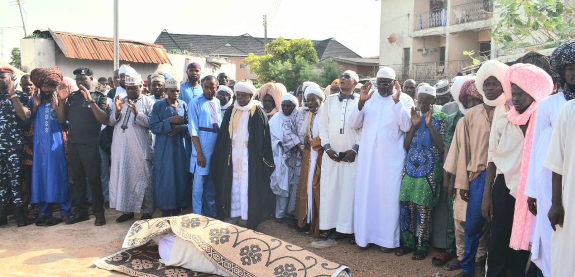 Islamic Clerics, Political Personalities, and Community Leaders Gather to Honor Patriarch Alhaji Abdullateef Akin-Tokunbo Olajide as He Is Laid to Rest Islamic Clerics, Political Personalities, and Community Leaders Gather to Honor Patriarch Alhaji Abdullateef Akin-Tokunbo Olajide as He Is Laid to Rest