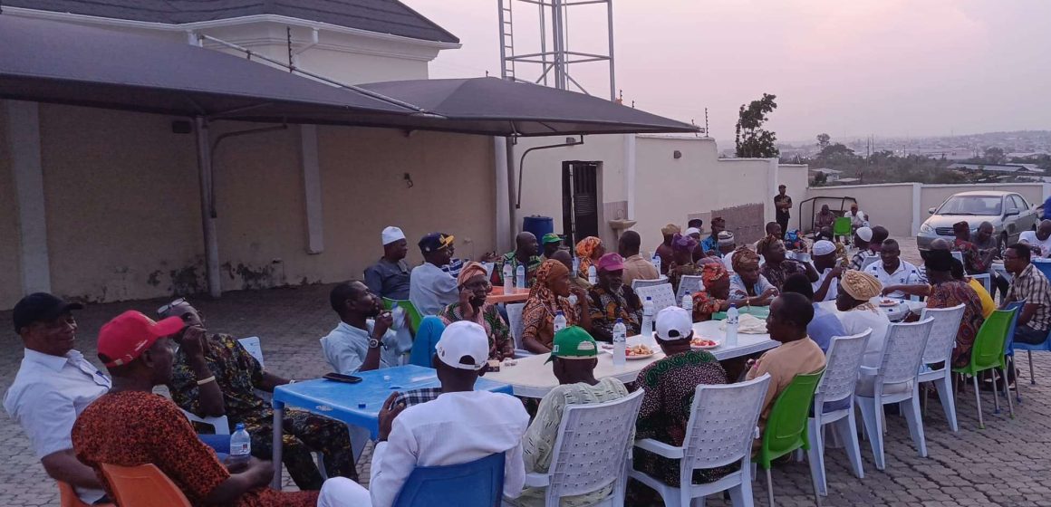 Hon. Dhikriullahi Adedeji Olajide Hosts IBNW/SW Ward chairmen, others on Day 23 Iftar Gathering Hon. Dhikriullahi Adedeji Olajide Hosts IBNW/SW Ward chairmen, others on Day 23 Iftar Gathering