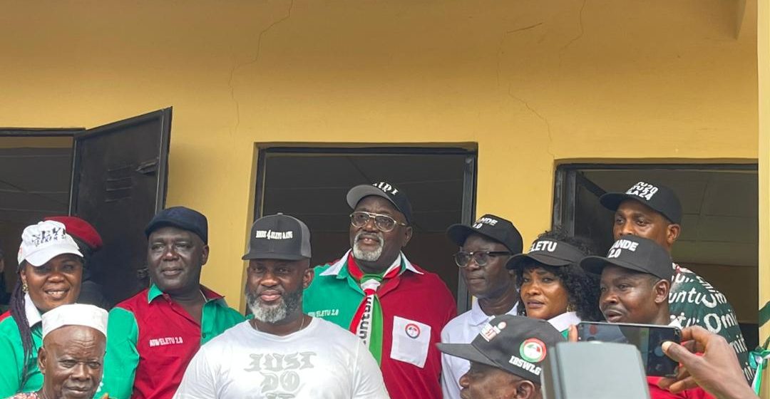 Odidi Omo, Hon. Adigun Tajudeen (Atu), and other IBSW PDP Party Leaders Commissions Reconstructed Classrooms at Oke Ayo Primary School.