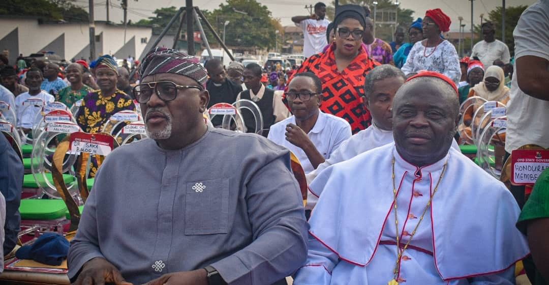 Odidi Omo Joins Governor Makinde, Others at Oyo State Christmas Carol Service Odidi Omo Joins Governor Makinde, Others at Oyo State Christmas Carol Service