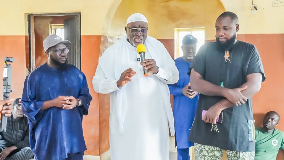 Odidiomo Visits Apete, Ayegun and Awotan Communities, Supports Health Centre Project with ₦5 Million Odidiomo Visits Apete, Ayegun and Awotan Communities, Supports Health Centre Project with ₦5 Million