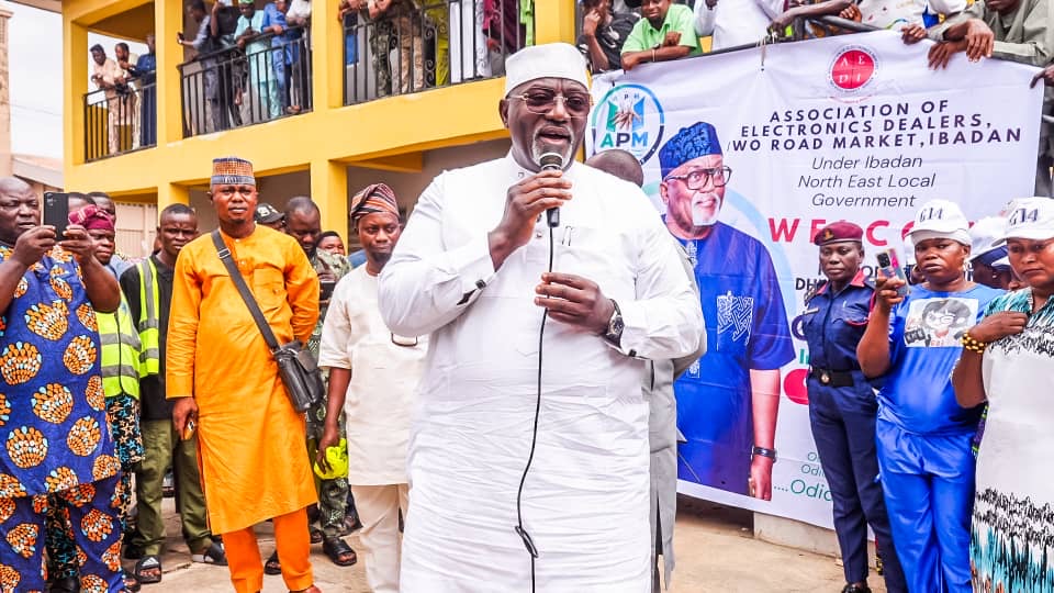 Odidi-Omo Engages Electronics Dealers at Iwo Road, Promises Infrastructure Support and ₦5 Million Assistance Odidi-Omo Engages Electronics Dealers at Iwo Road, Promises Infrastructure Support and ₦5 Million Assistance